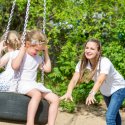 KINDERCLUB AKTION: SPIELEN AUF DEM SPIELPLATZ