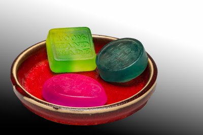 SEIFE MIT FARBE & DUFT VEREDELN
