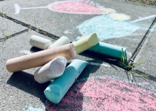 KINDERCLUB AKTION:KREIDEBILD IM FREIEN