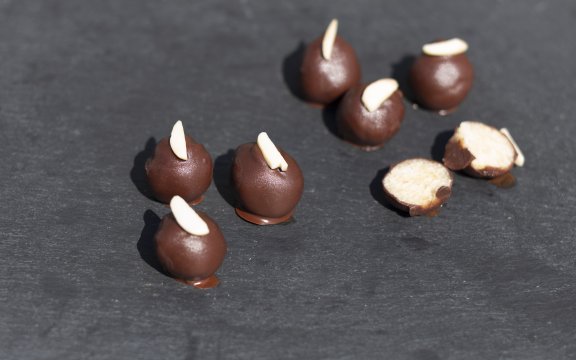 SCHOKO-MANDEL-PRALINENMANUFAKTUR