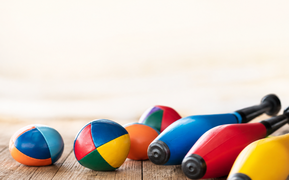 KINDERCLUB AKTION: BUNTE TÜCHER SPIELE