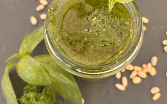 KRÄUTER-PESTO HERSTELLEN