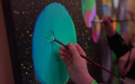1.UV-LICHT NEONMALEREI TEENS TIPP