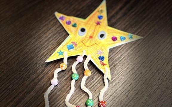 KINDERCLUB AKTION: GLITZERBILDER BASTELN