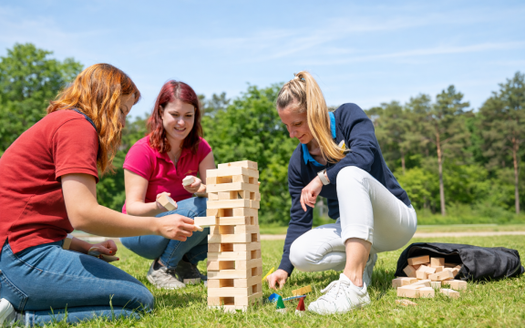 KINDERCLUB AKTION: XXL-WACKELTURM WETTBEWERB