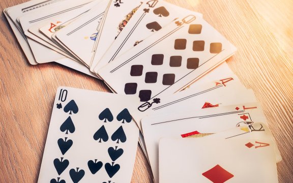 SPIELEABEND KARTEN UND GESELLSCHAFTSSPIELE