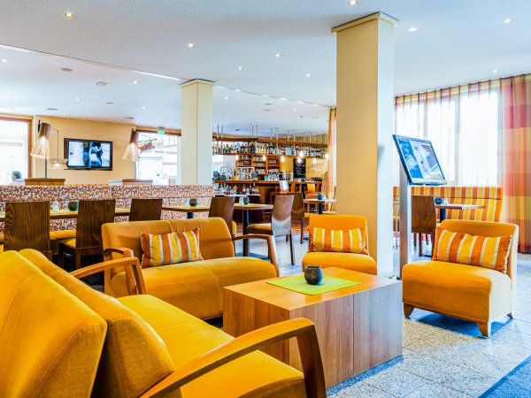 Blick auf Bistro und Bar
