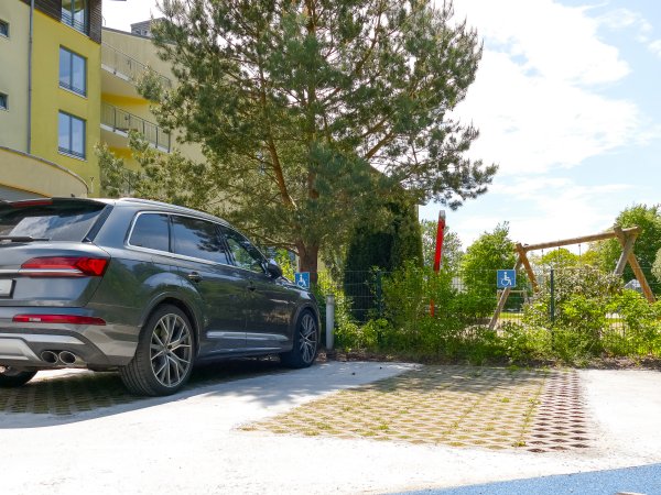 Behindertengerechter Parkplatz