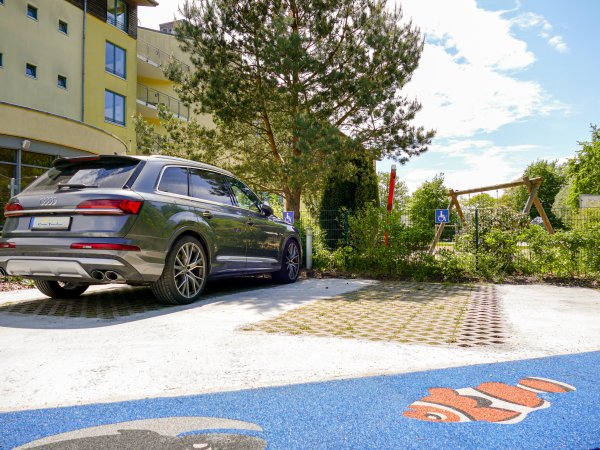 Behindertengerechter Parkplatz 