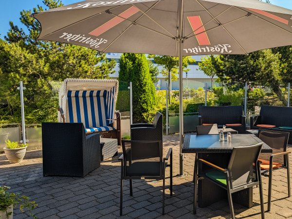 Terrasse mit Strandkorb 