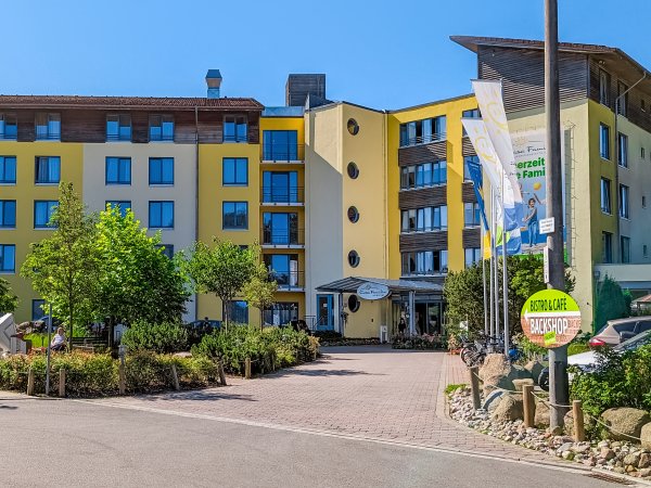 Fassade und Eingang Casa Familia 